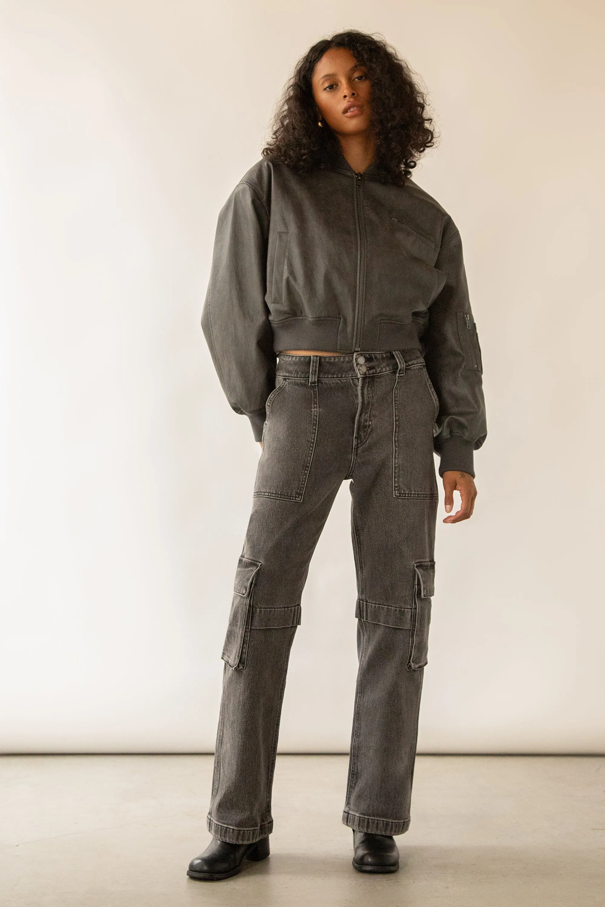 BLACK WASH CARGO JEAN