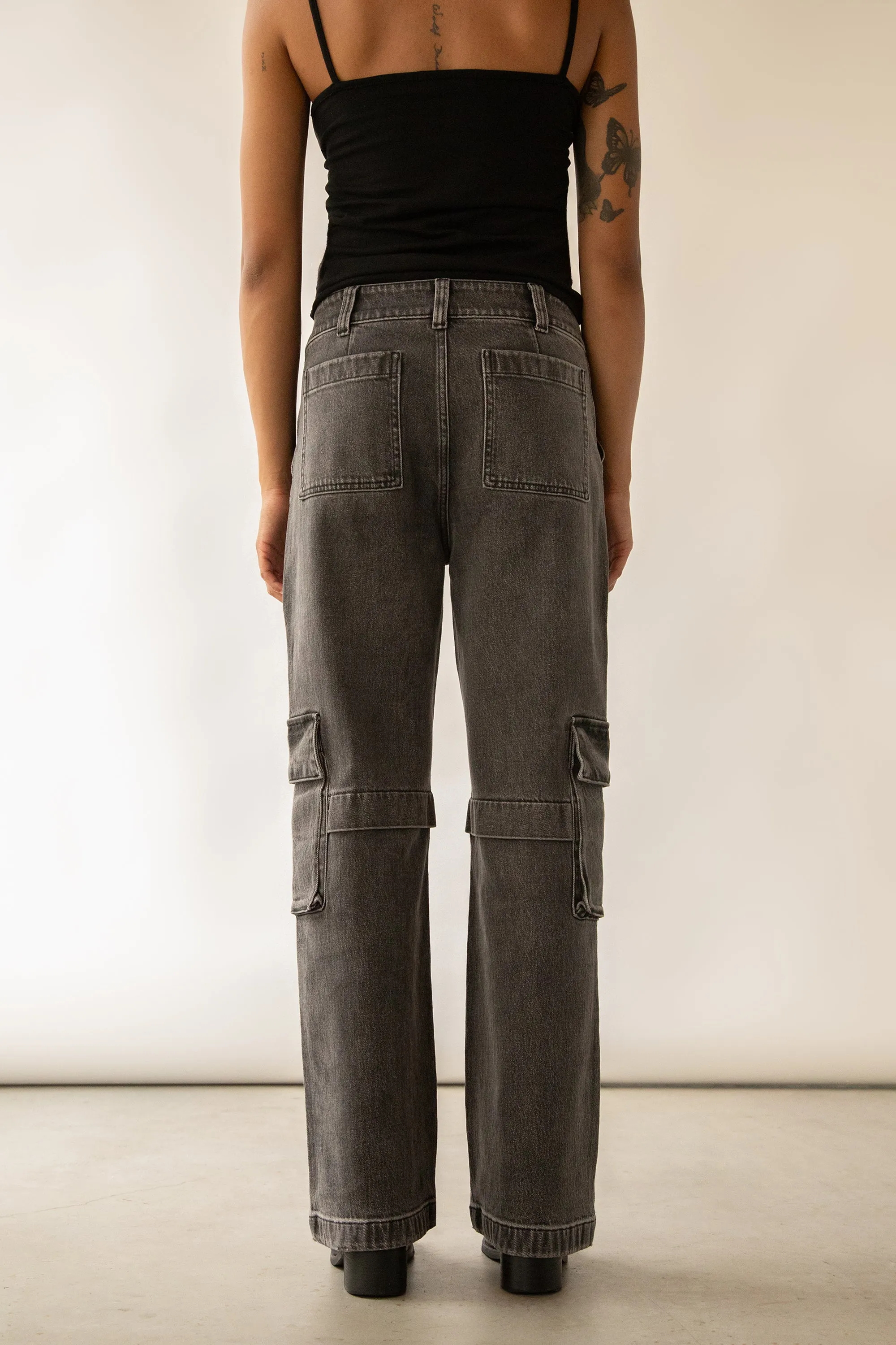 BLACK WASH CARGO JEAN